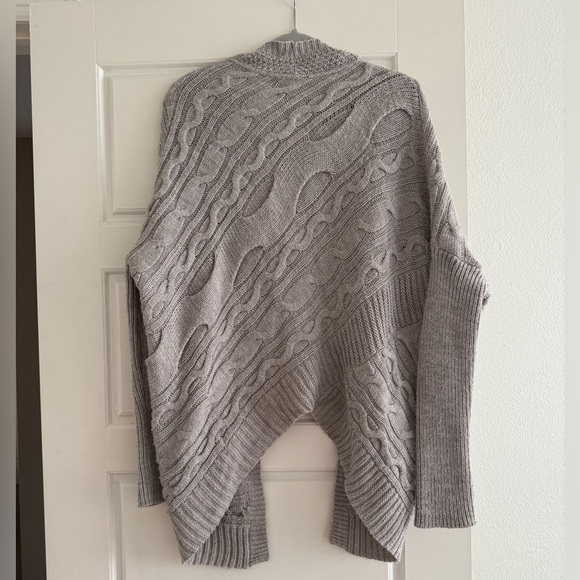 Express Gray Cable Knit Cocoon Cardigan Sweater Size Small - Picture 2 of 4
